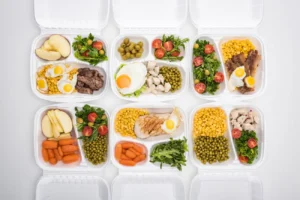 Catering dietetyczny – jak dziala i dla kogo jest przeznaczony