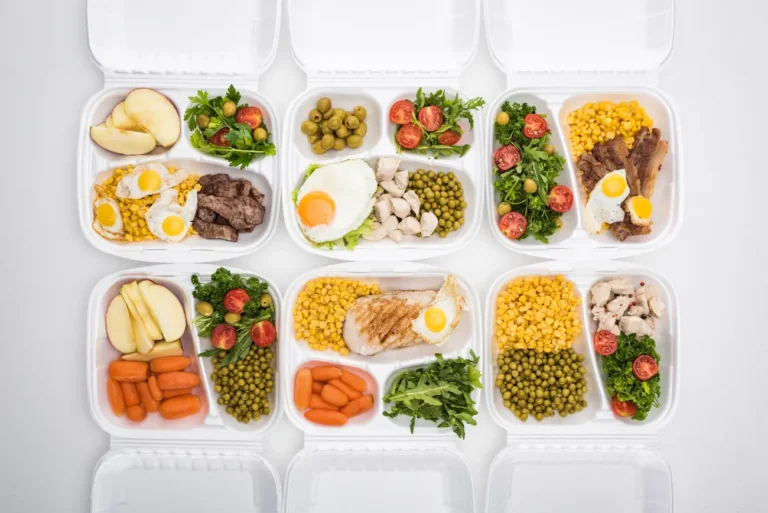 Catering dietetyczny – jak dziala i dla kogo jest przeznaczony